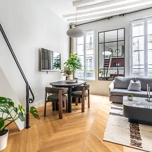  Apartment Luxury Apartement, Center Of
