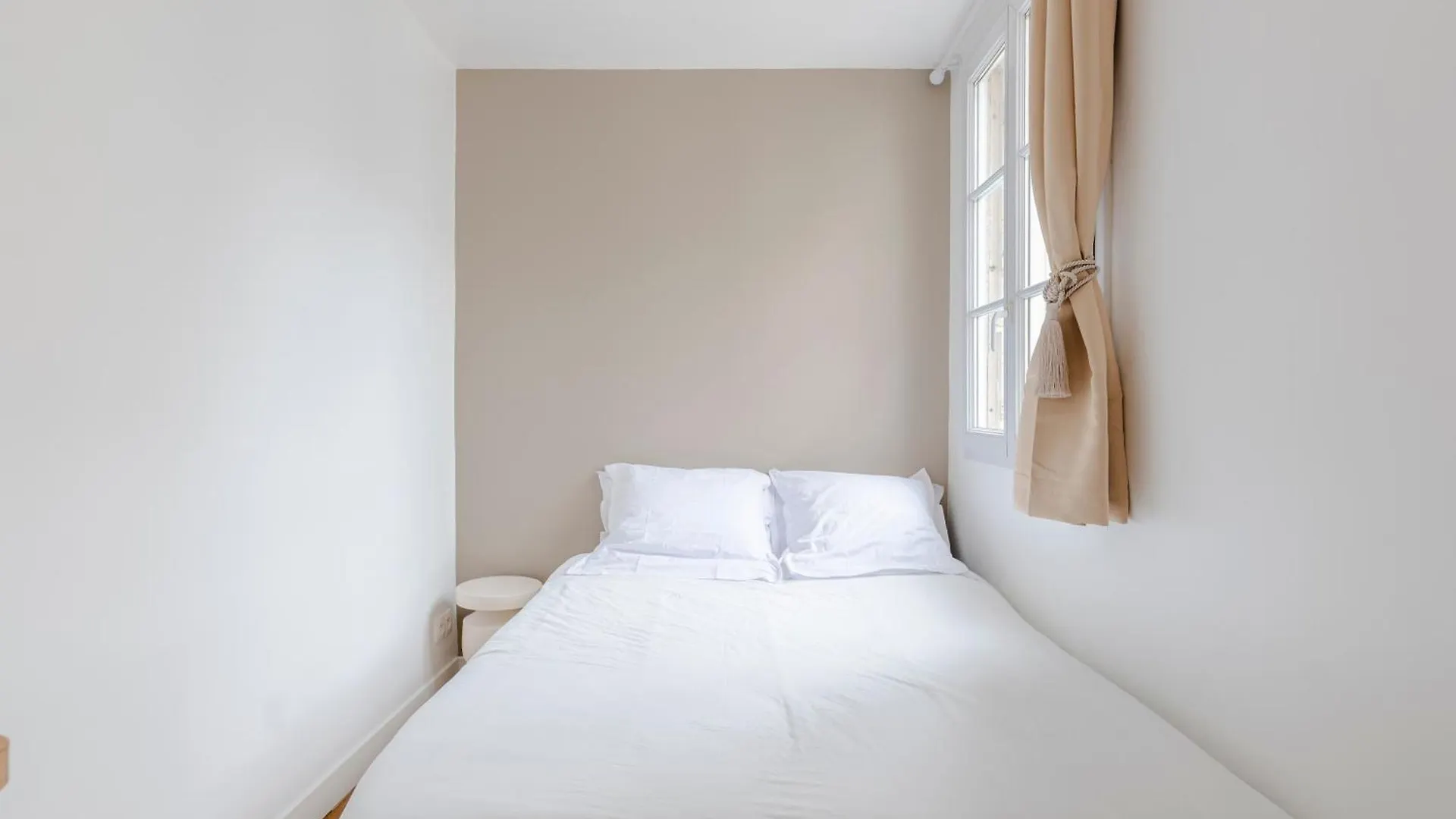 Veeve - Earthy Serenity Paris Apartment