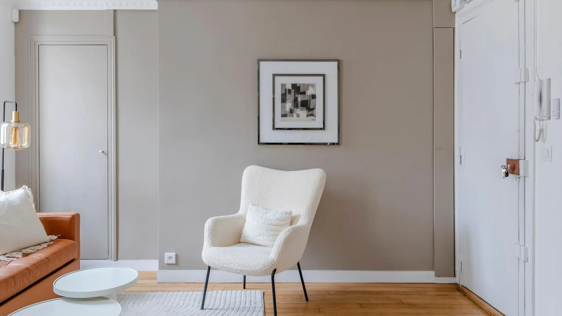 Apartment Veeve - Earthy Serenity Paris France