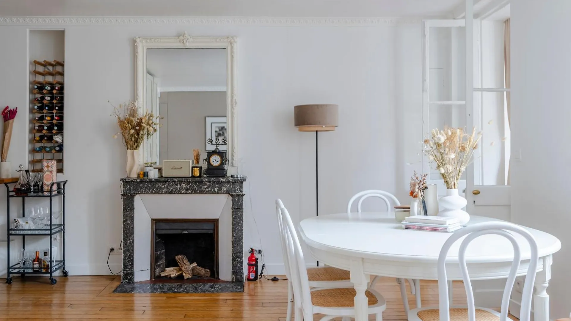 Apartment Veeve - Earthy Serenity Paris France